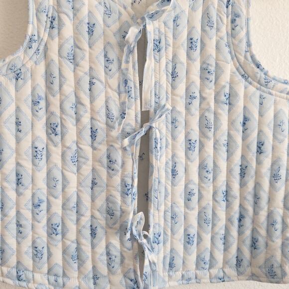 Japna Quilted Vest Tie Front White with Blue Floral Print Size XL - Picture 4 of 10